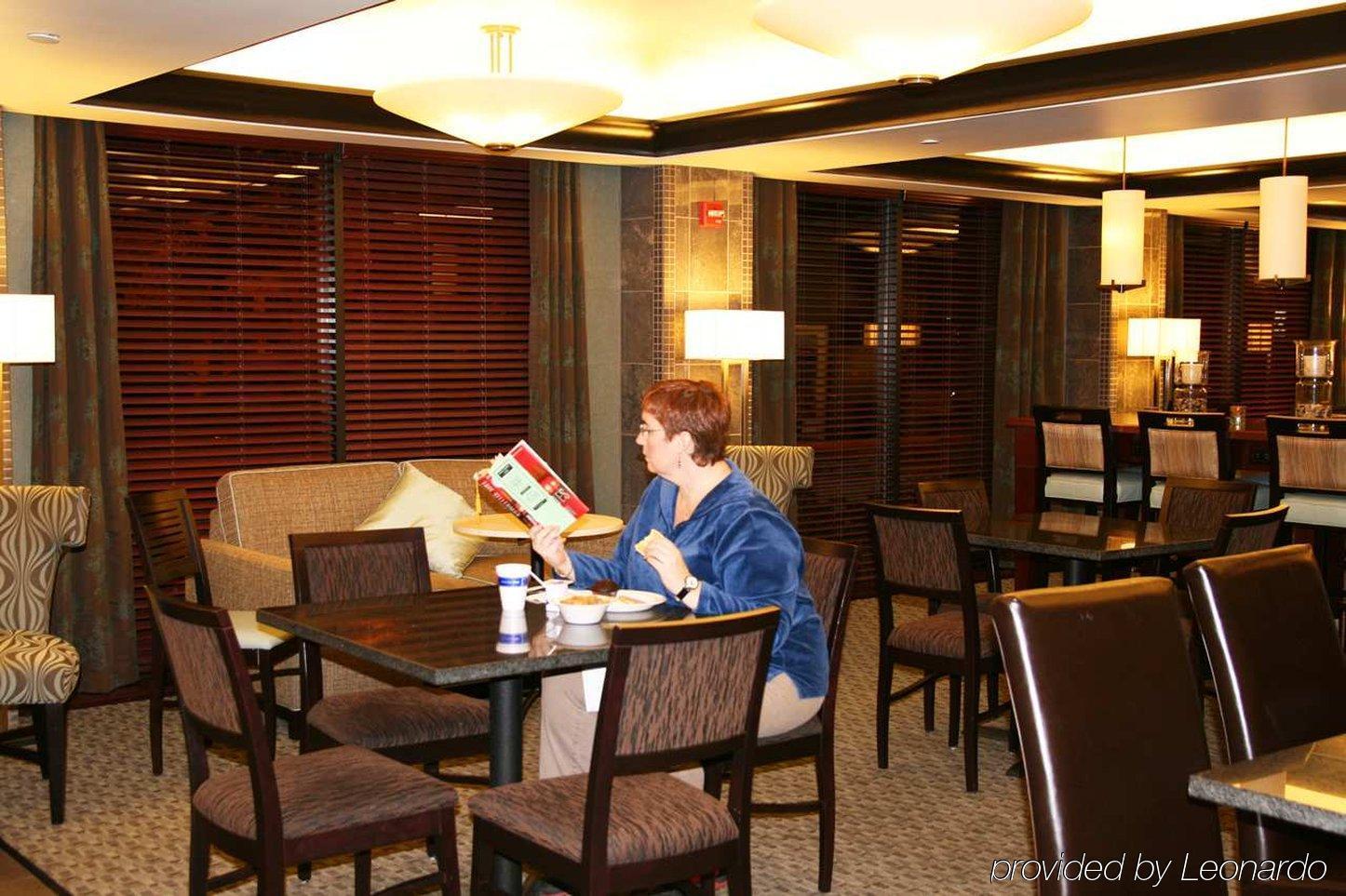 แฮมป์ตัน อินน์ ทราเวร์ส ซิตี้ ทราเวิร์สซิตี้ ร้านอาหาร รูปภาพ